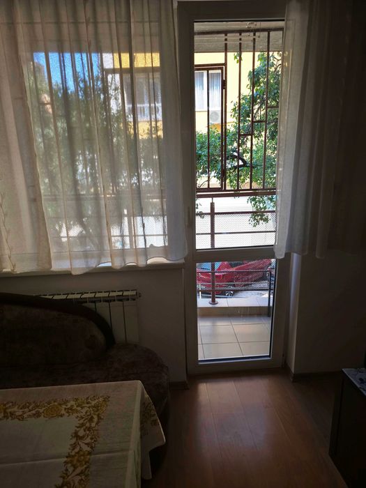 Дава се под наем Едностаен апартамент в Варна, Окръжна болница - 45 кв.м за 306 € - Снимка #2