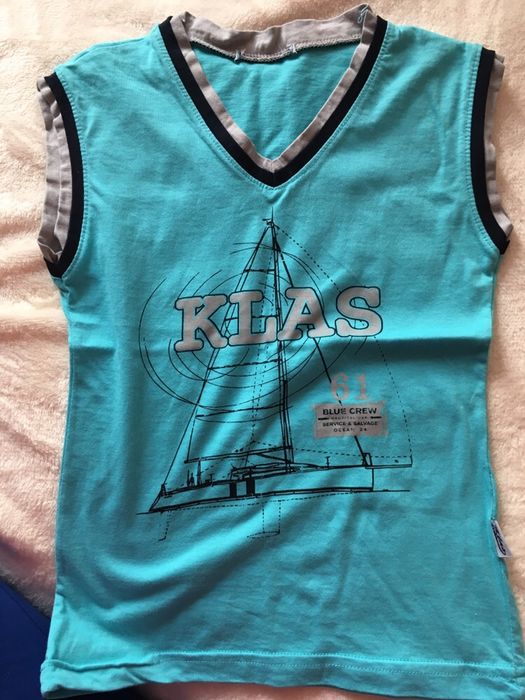 Тениски и дънкови гащи 4/5 г.