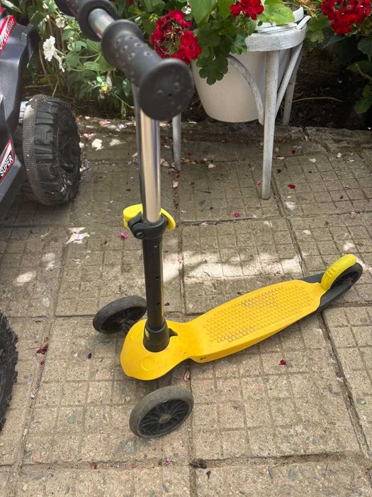 Тротинетка, акумулаторен джип, пързалка - всичко се продава поотделно
