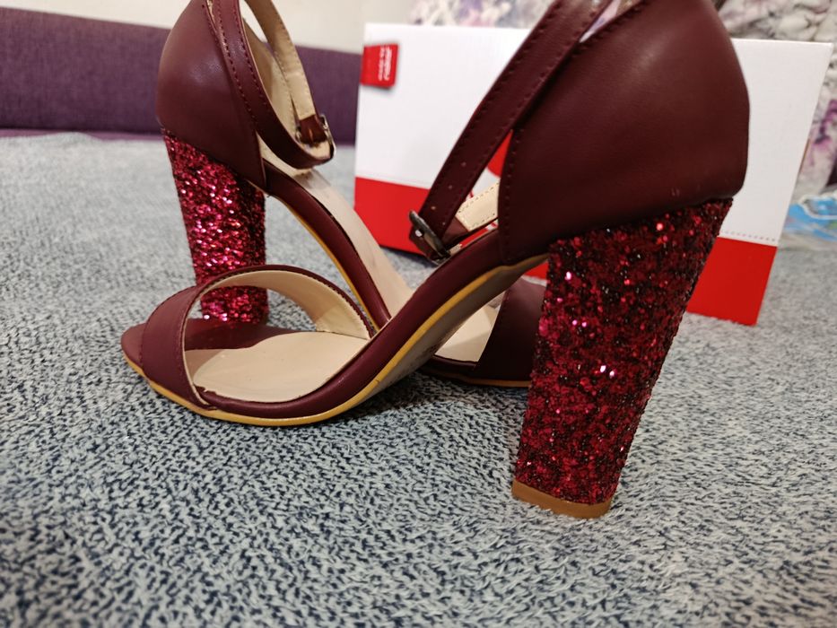 Sandale noi elegante burgundy cu sclipici mărimea 39 Trendy Shoes