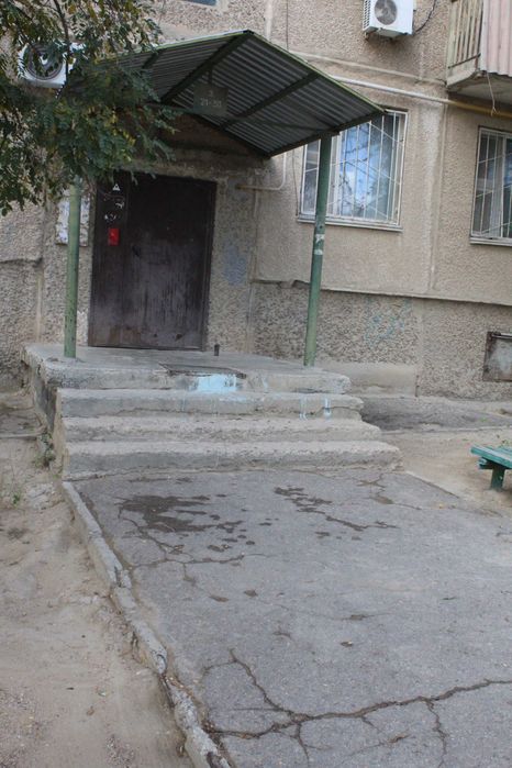 посуточно 3 ком кв 14 микр 3 дом 1 этаж ,набережная 5 мин. до моря