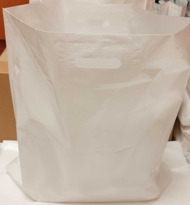 Pungi-sacose diverse marimi albe ionizate pentru serigrafie cu maner tip banana rezistente; productie plastic reciclabil-reutilizabil.