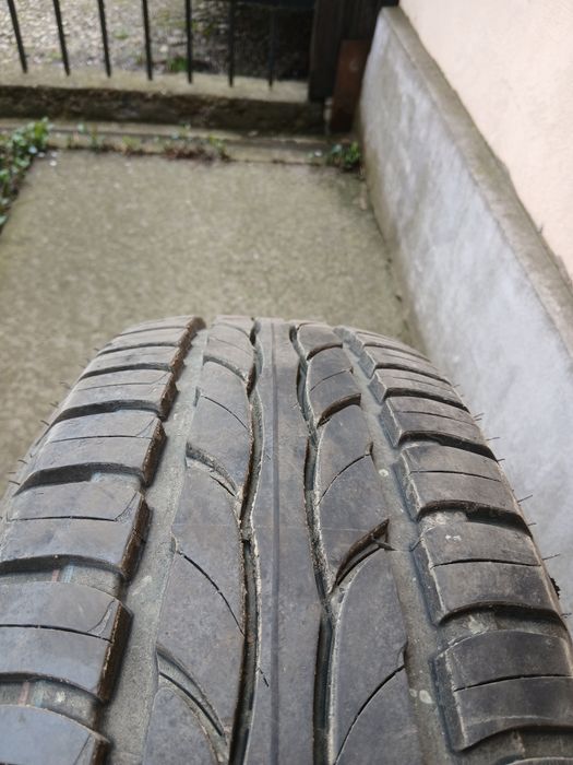Vând 4 cauciucuri 205 65 15  vara Debica