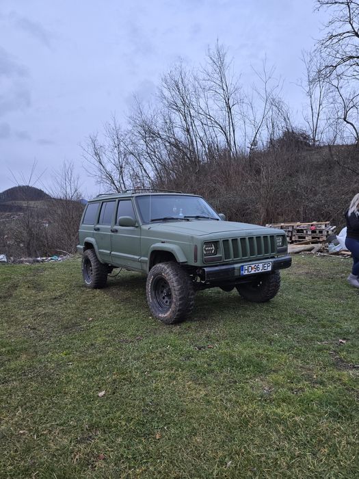 Vând jeep Cherokee xj 2.5 td Vm