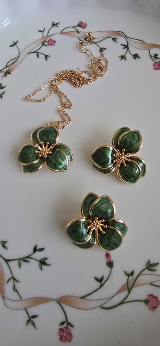 Разкошен комплект колие с обеци, емайл.