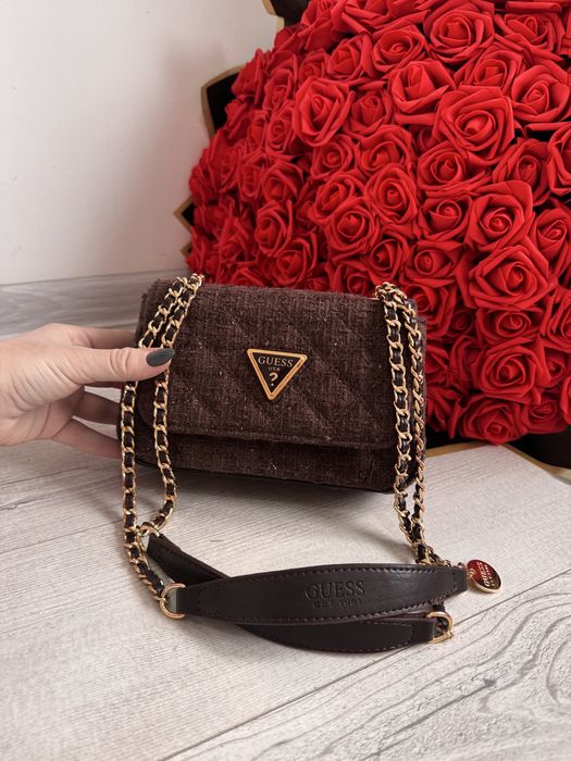 Уникален модел Guess дамска чанта