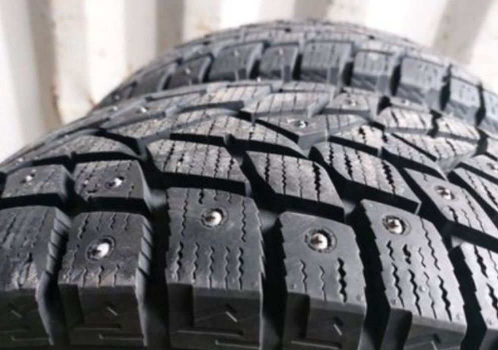 2 шины Dunlop 235 60 R17.