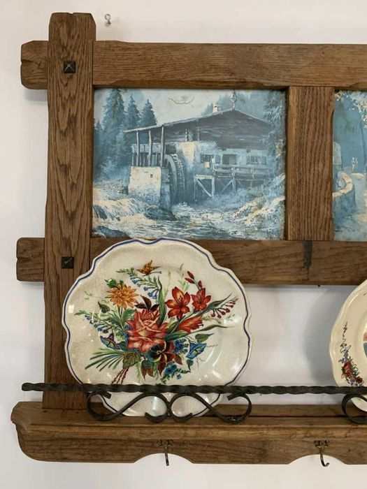 Cuier cu suport de farfuri