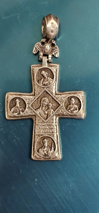 Крестик ручной работы