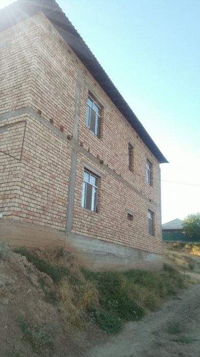 Үи сатылады киген кірпіштен соғылған