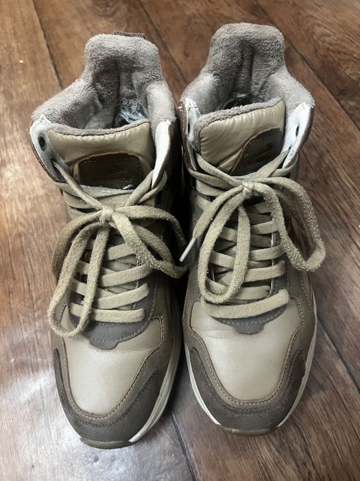 Кроссовки демисезон.