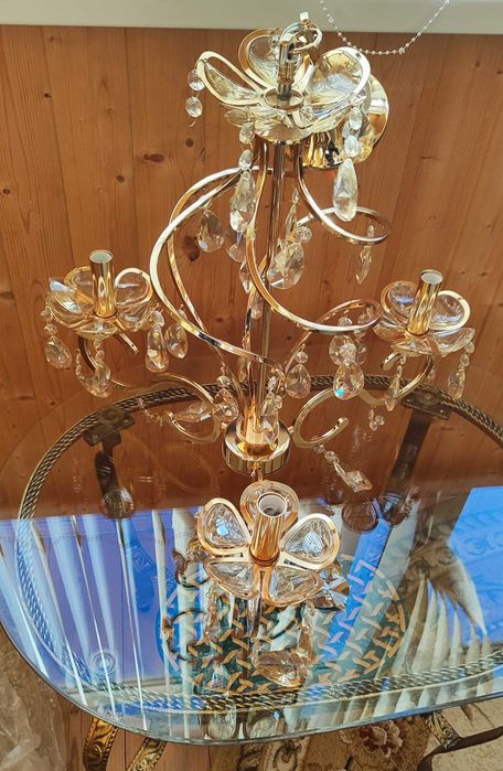 Люстры и бра настенные