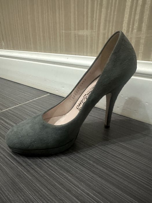 Туфли ferragamo , замшевые .