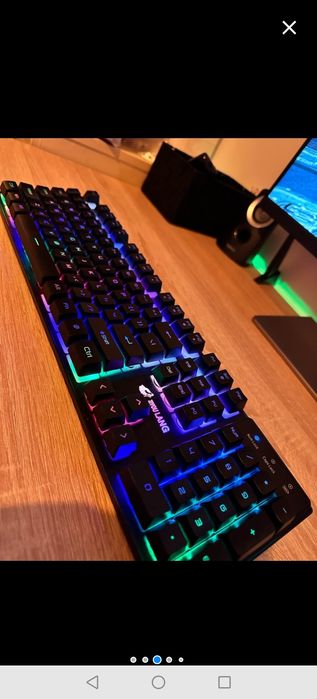Vând tastatura mouse și căști gaming cu lumini