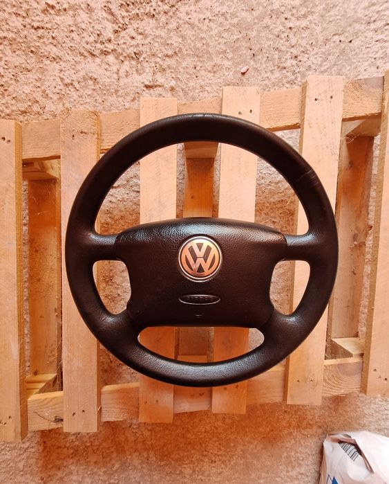 Vand volan Golf sau Passat