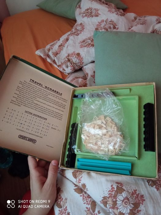 Joc Scrabble original cu tabla de joc din carton dur,complet in romana