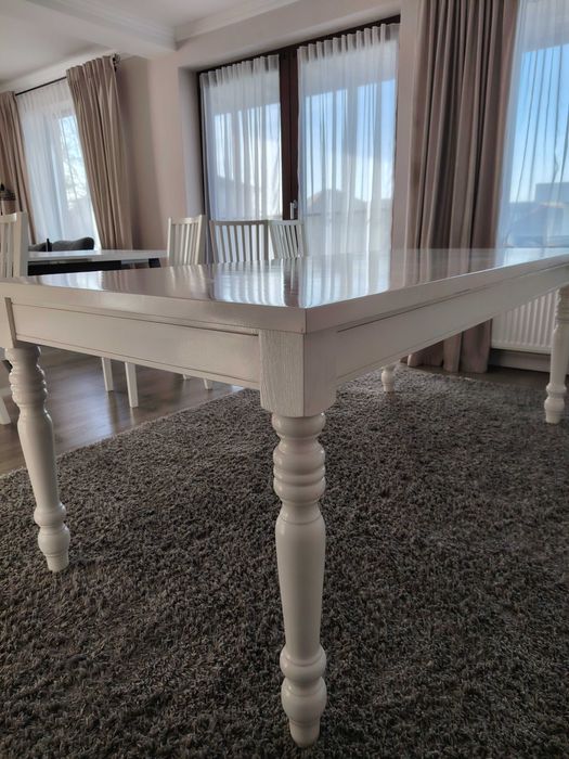 Vand masa de sufragerie 200x90 cm in stare foarte buna