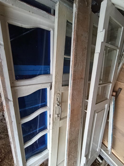 4ta deraza va 2ta eshik sotiladi