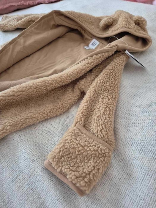 чисто нов плюшен гащеризон Baby GAP 6-12 месеца