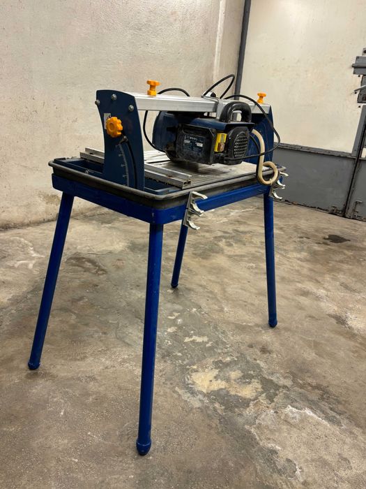 Машина за рязане на камък и плочки