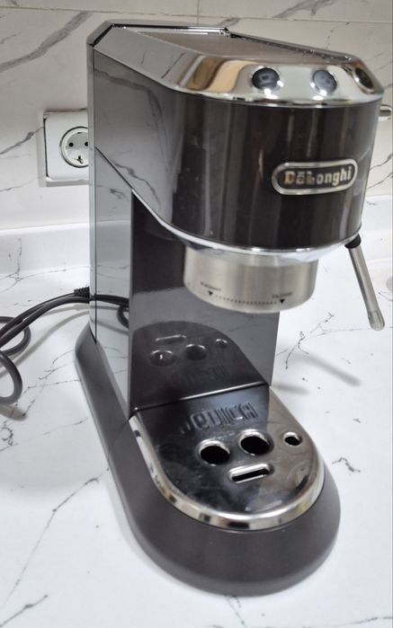 Рожкова кофемашина Delonghi ec 885