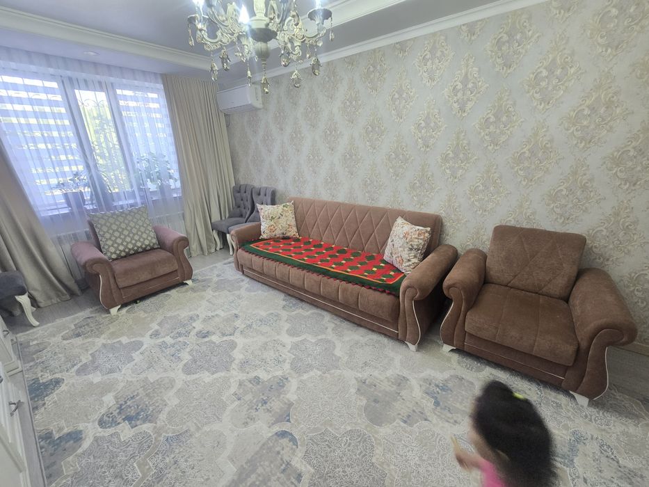 Продам диван с креслами