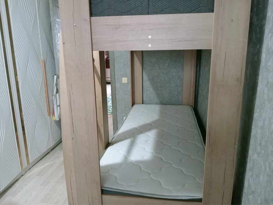 Двухяростный кровать