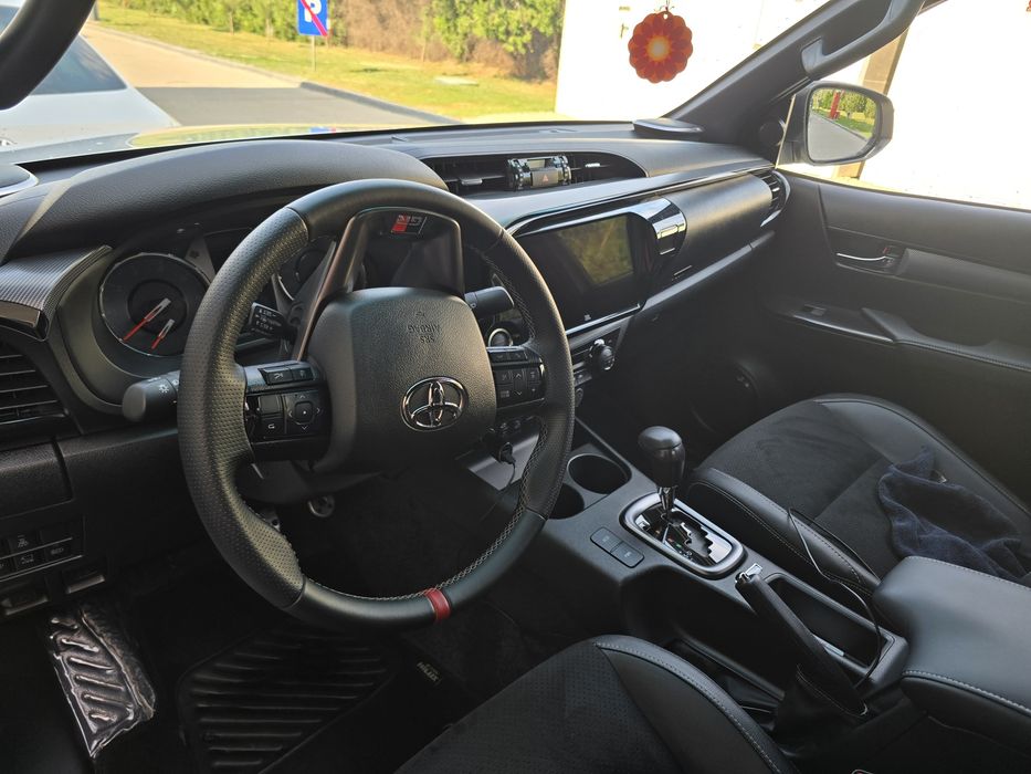 Toyota hilux gr sport 2