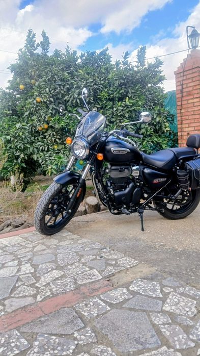 Royal Enfield Meteor 350 stellar black