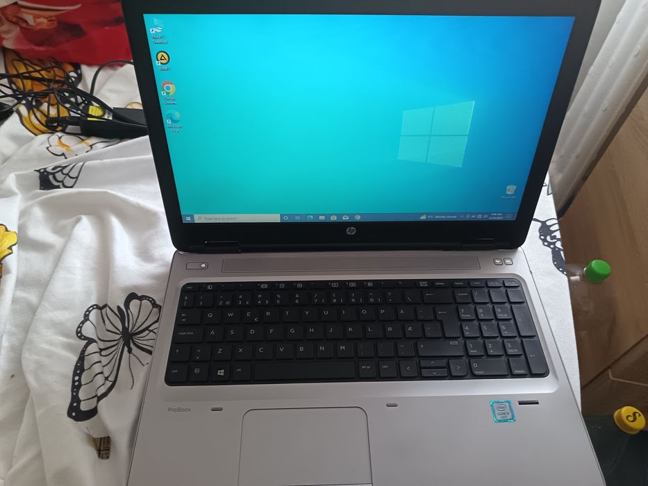 Vand laptopuri perfect functionale ddr 4 cu tastatura luminata