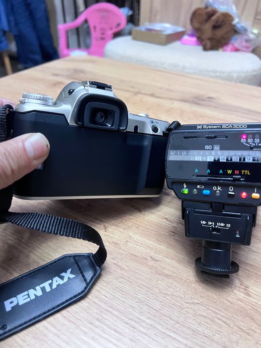 Фотоапарат Pentax MZ-50 в комплект с външна светкавица Metz mecablitz