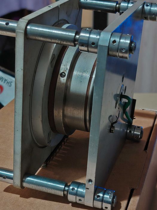 Магнитен съединител