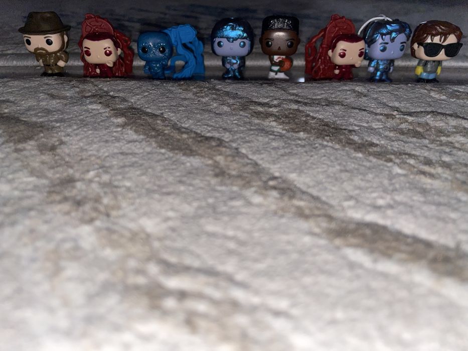 Игрушки киндера очень страные дела