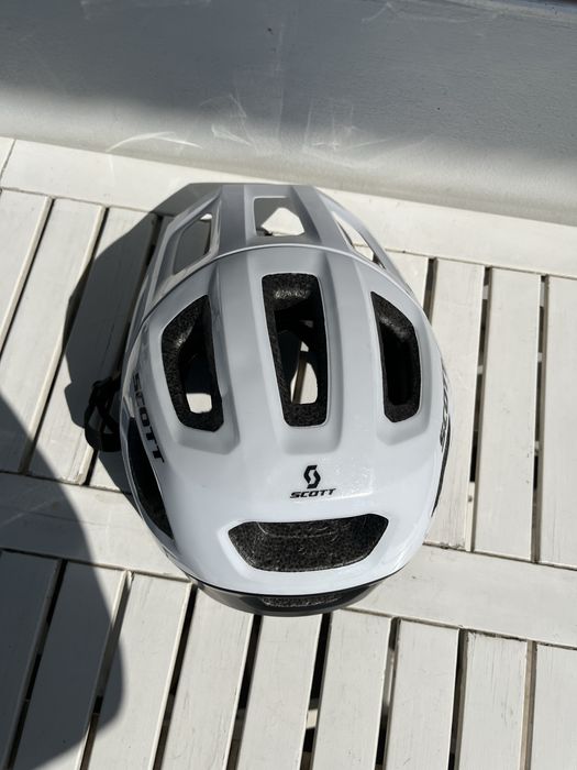 Каската за велосипед Scott ARGO PLUS