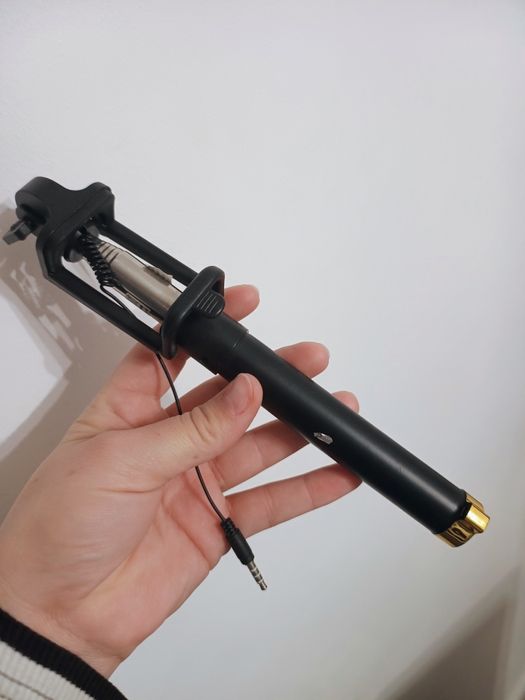 Kendama nouă și una utilizată și selfie stick  nou