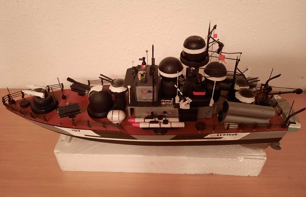 Navomodel navigant Vas de lupta Vapor cu telecomanda si iluminare