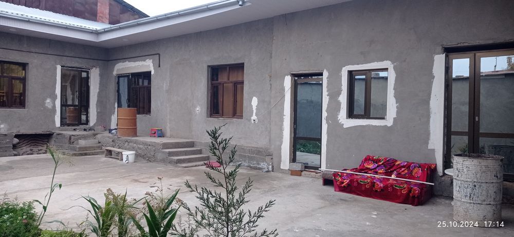 Ховли сотилади срочно