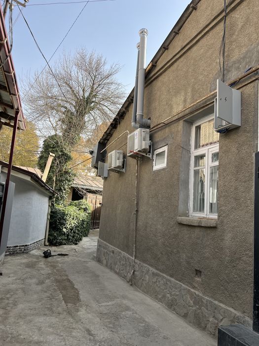 Сдаётся в аренду помещение в центре города можно под офис и жильё.