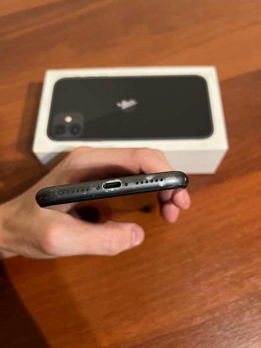 iPhone 11 .64GB.