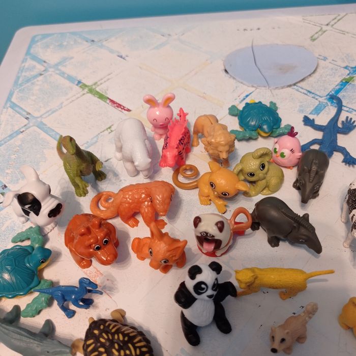 Лот с малки животни