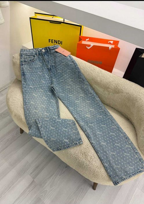 Дамски топ модели дънки