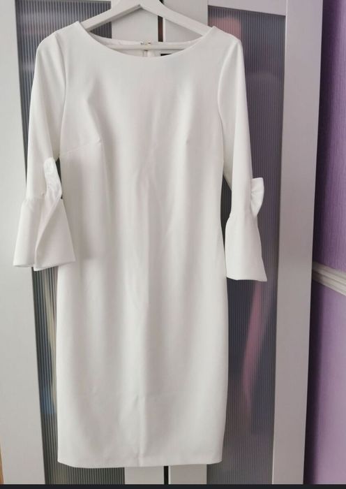 Рокля DKNY - елегантна