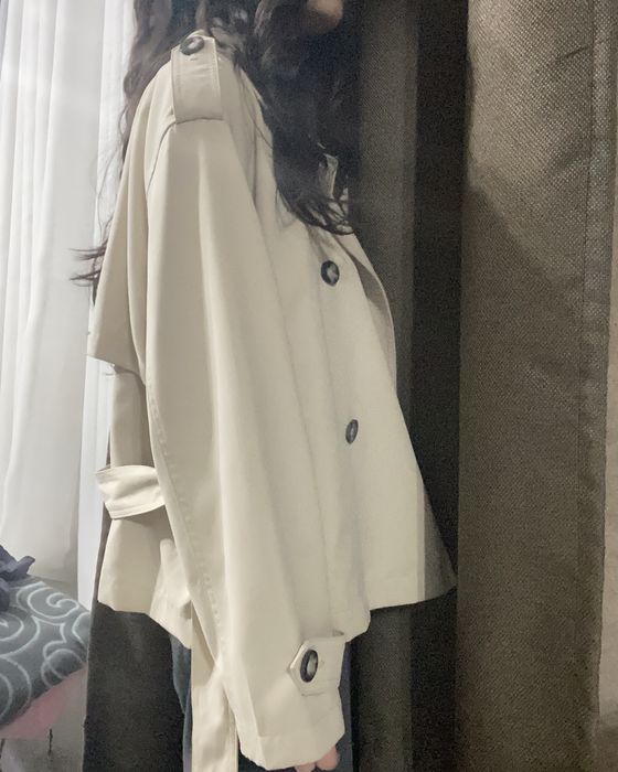 Укороченный тренч Stradivarius
