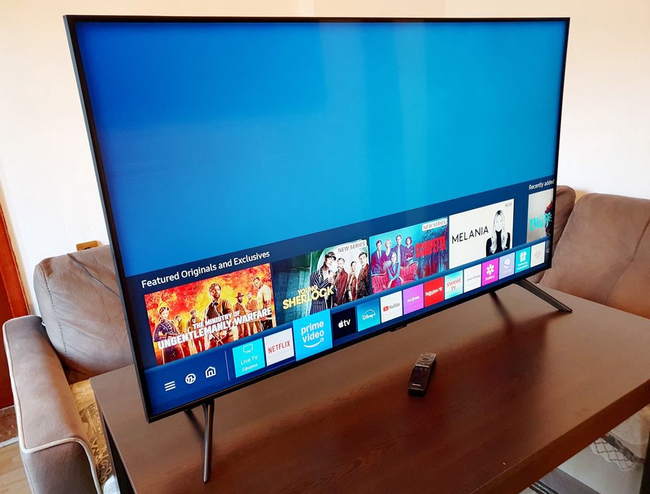 Телевизор - Samsung 50 ИНЧА - QLED - SMART TV - 4K !