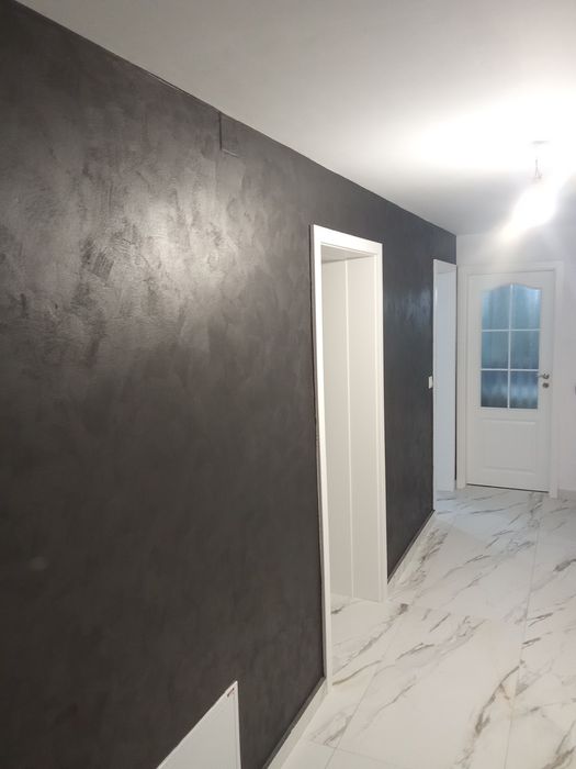 Aplicare vopsea decorativa cu pensula
