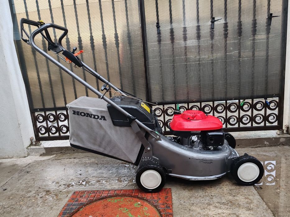 Mașină tuns iarba Honda HRD 536C, profesională