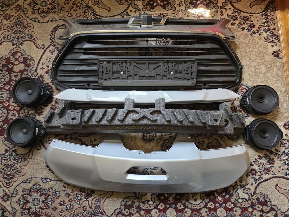 Tracker 2 oblitsovka va kalonkasi sotiladi