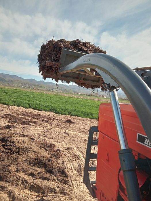 Incarcator tractor 650