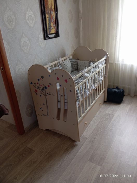 Кроватку детскую