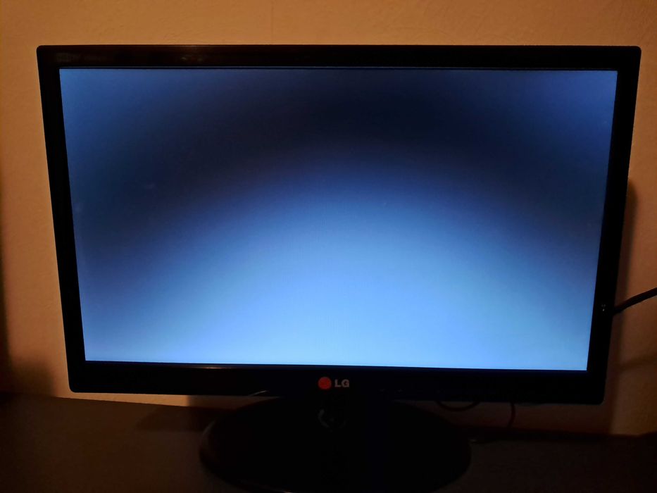 Монитор 18.5" - 19MN43D-PZ (със звукова система)